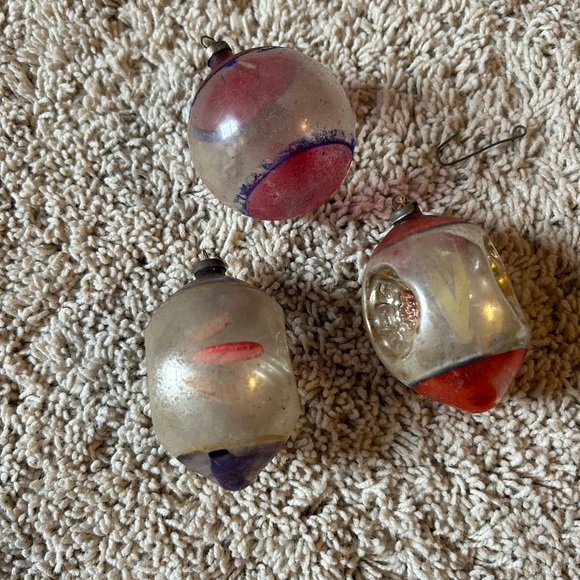 Box of vintage ornaments - Picture 12 of 15